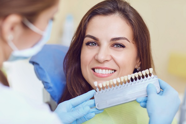 How A Cosmetic Dentist Can Restore Teeth With A Dental Crown